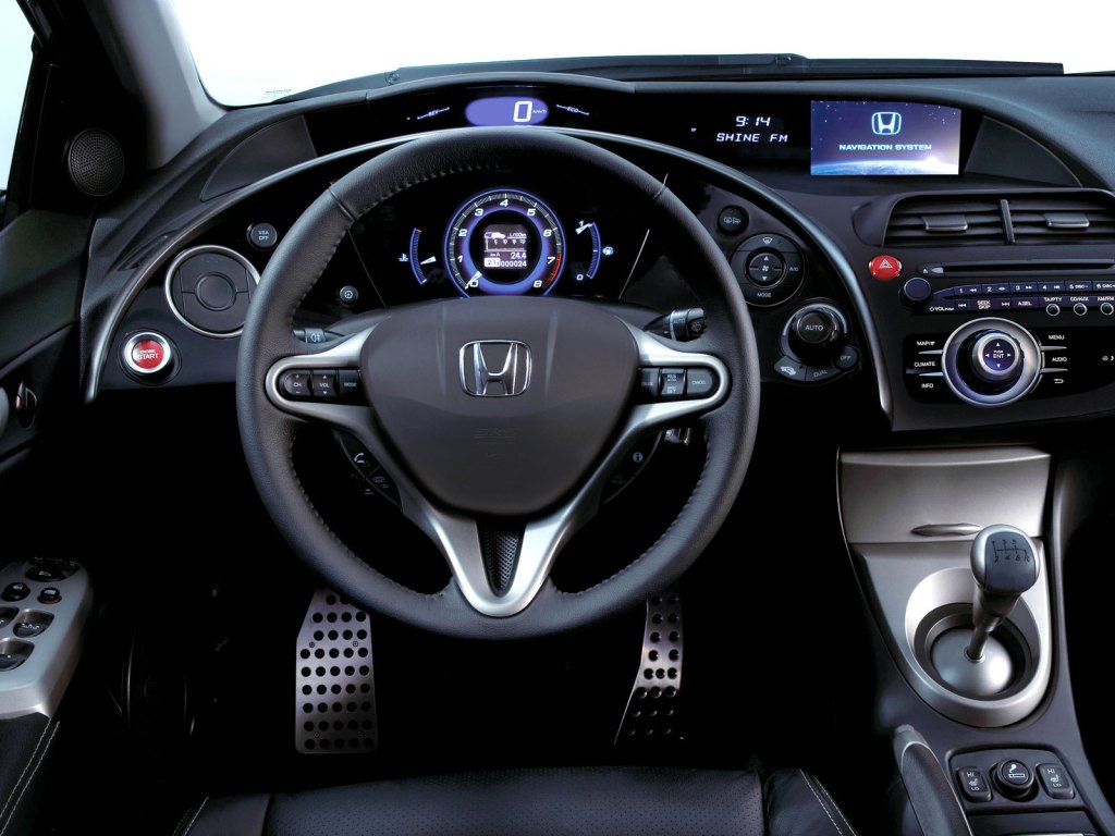На ковре-звездолете Honda Civic 5D